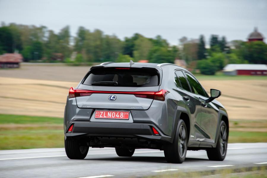  Lexus UX250h 2018 года  (WW) (фото 23 из 40)